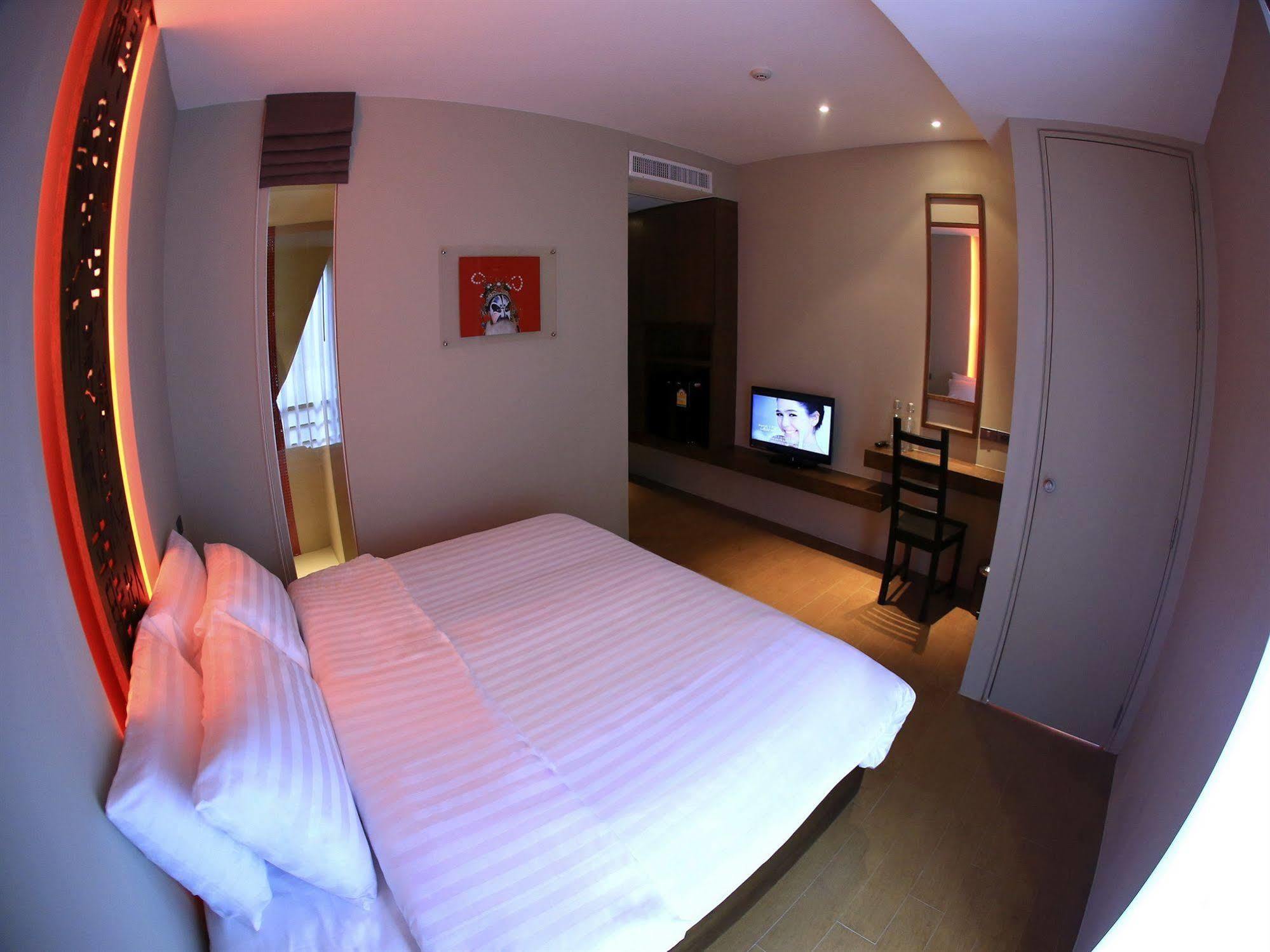 Silom One Khách sạn 3*