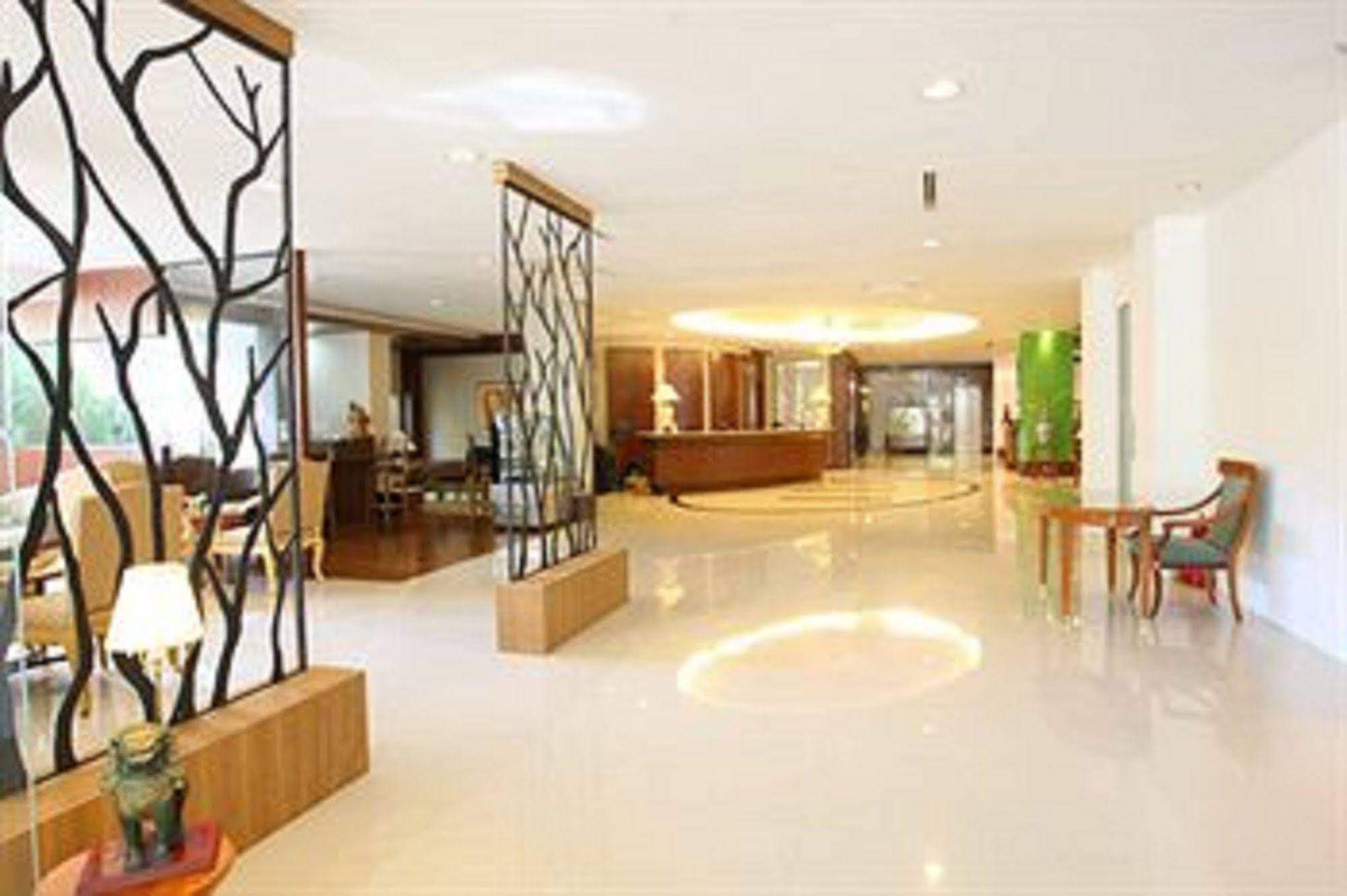 Royal View - Rang Nam Hotel Bangkok