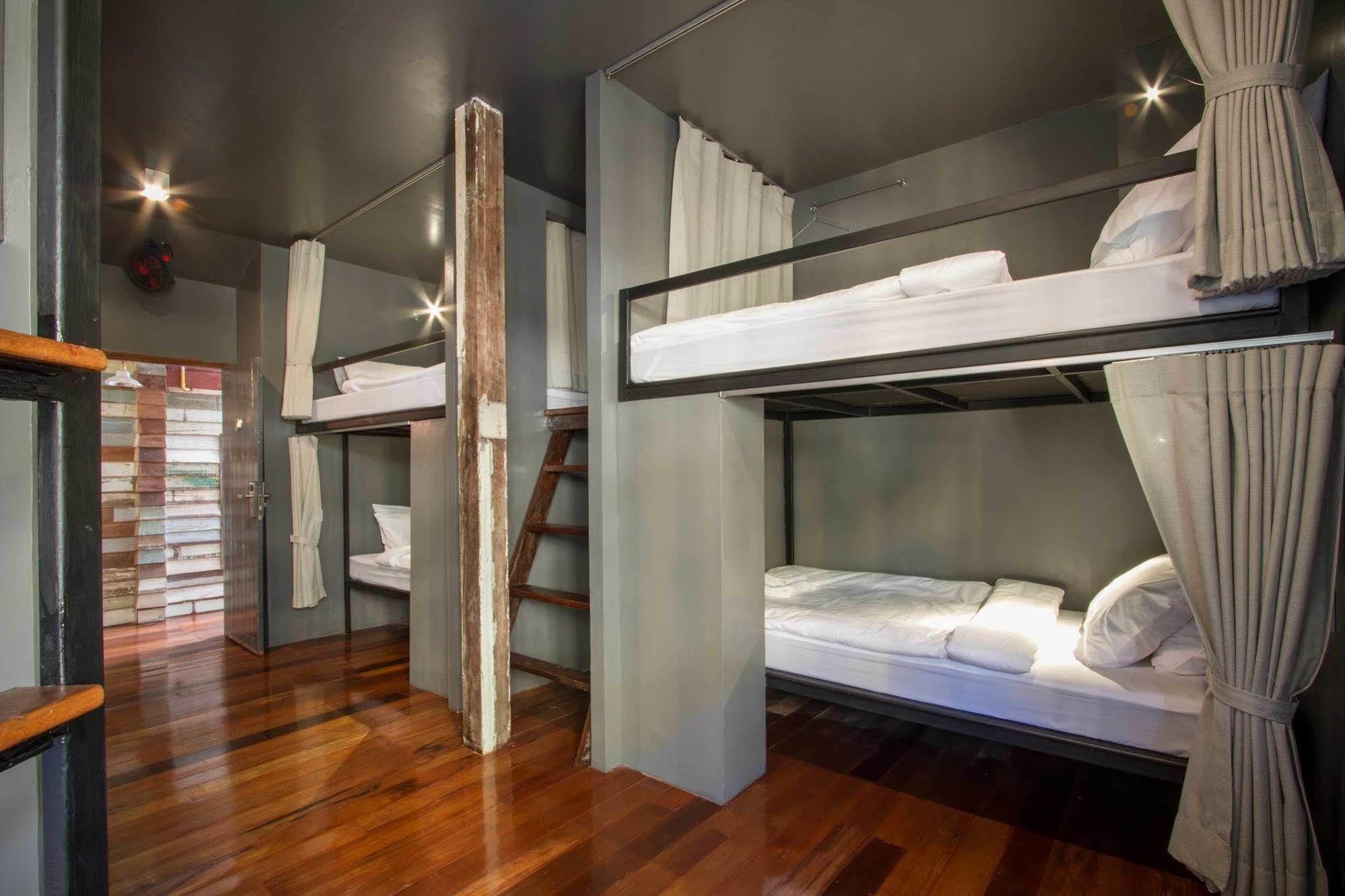 Here Hostal