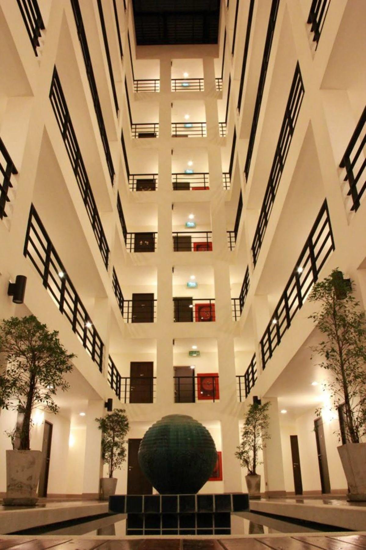 The Atrium Ratchada 13 Aparthotel