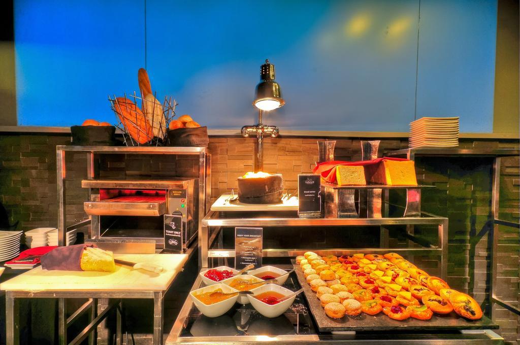 Hotel Galleria Sukhumvit 10 By Compass Hospitality Bangkok