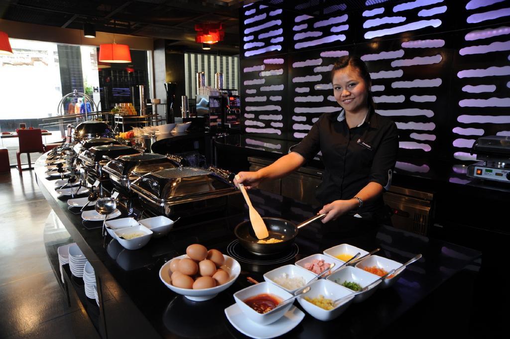 Hotel Galleria Sukhumvit 10 By Compass Hospitality Bangkok