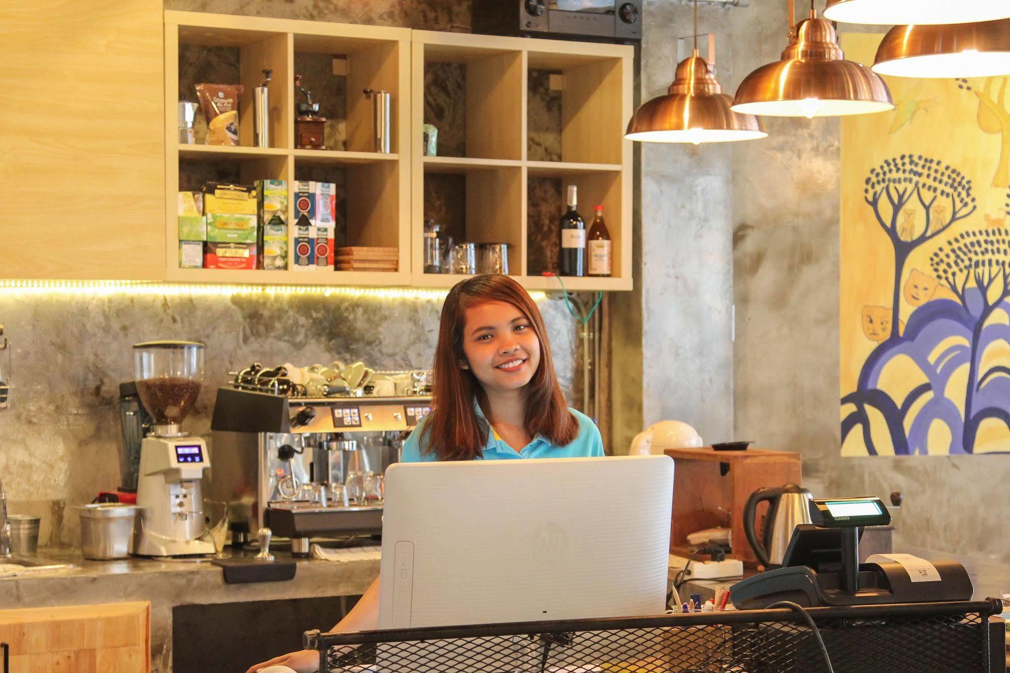 Hostal Thonglor Travellers And Cafe