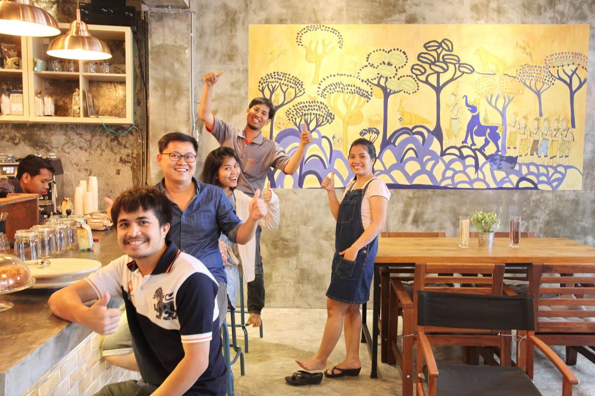 Thonglor Travellers And Cafe Hostal Bangkok