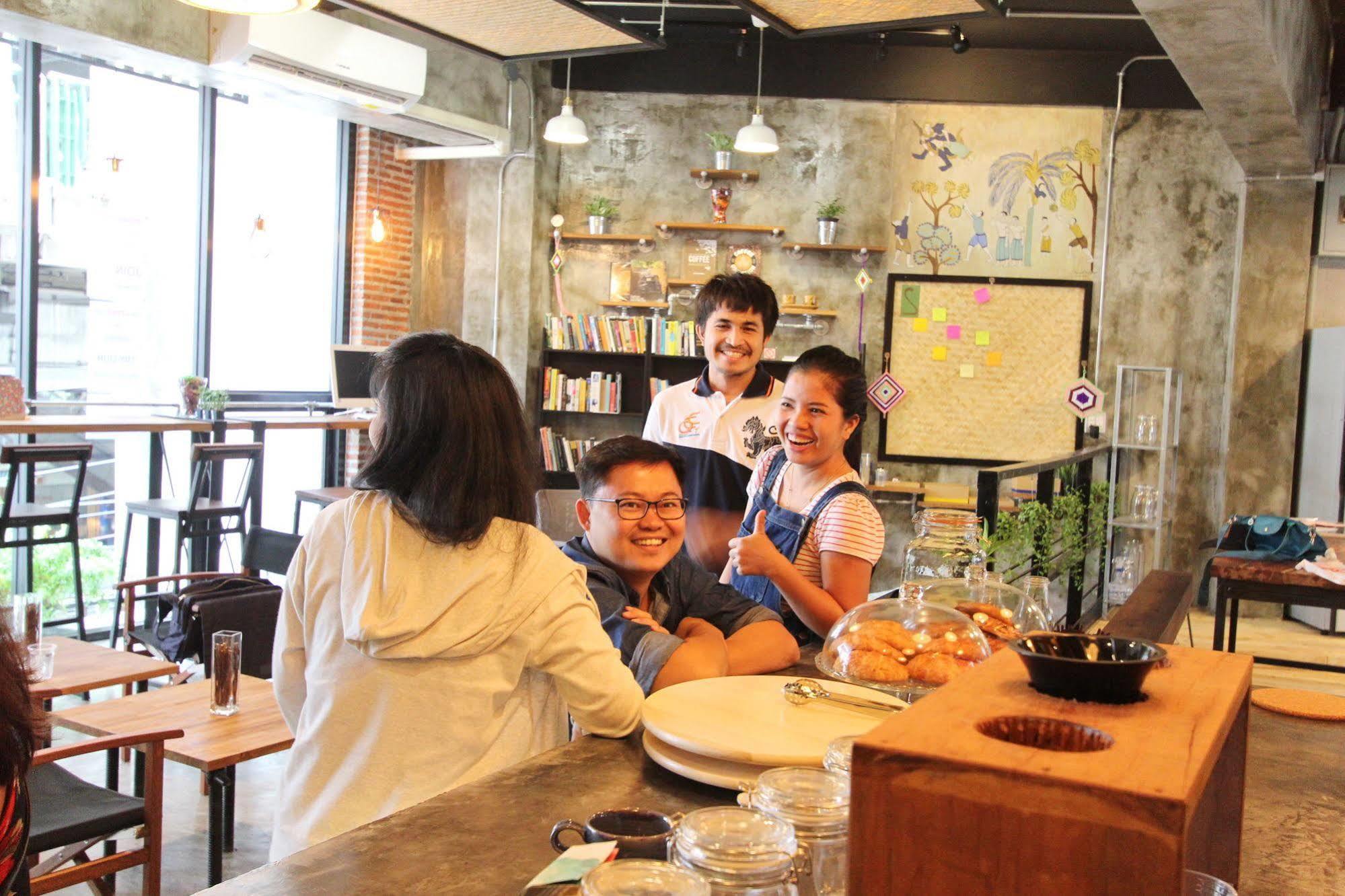 Hostal Thonglor Travellers And Cafe Bangkok