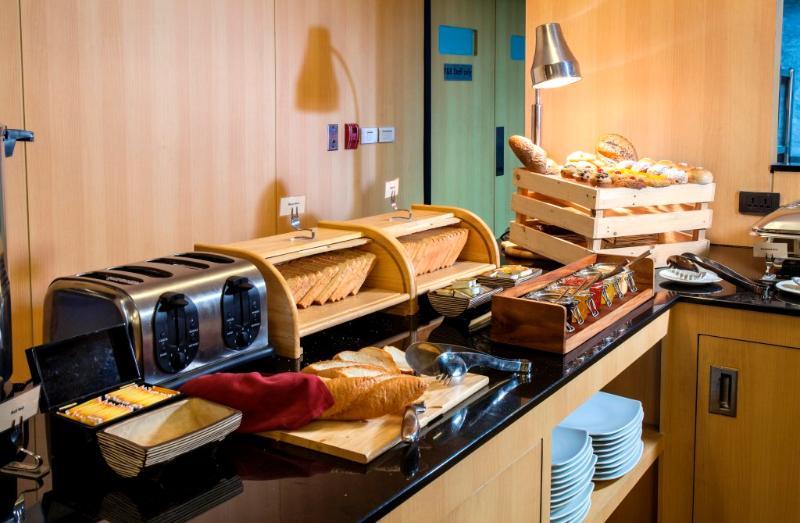 Khách sạn Galleria 12 Sukhumvit By Compass Hospitality Bangkok