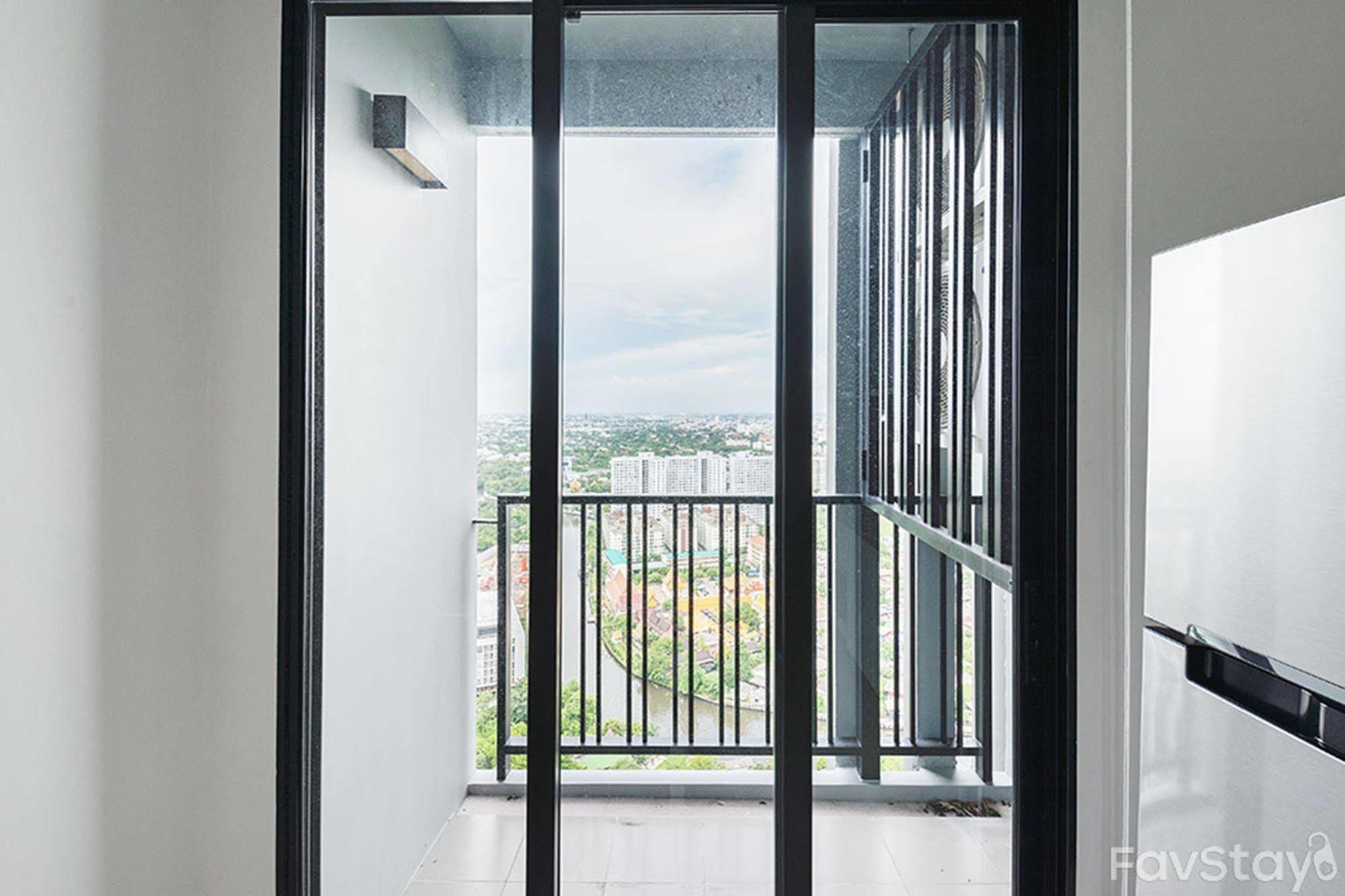 The Base Park West By Favstay 3* Bangkok