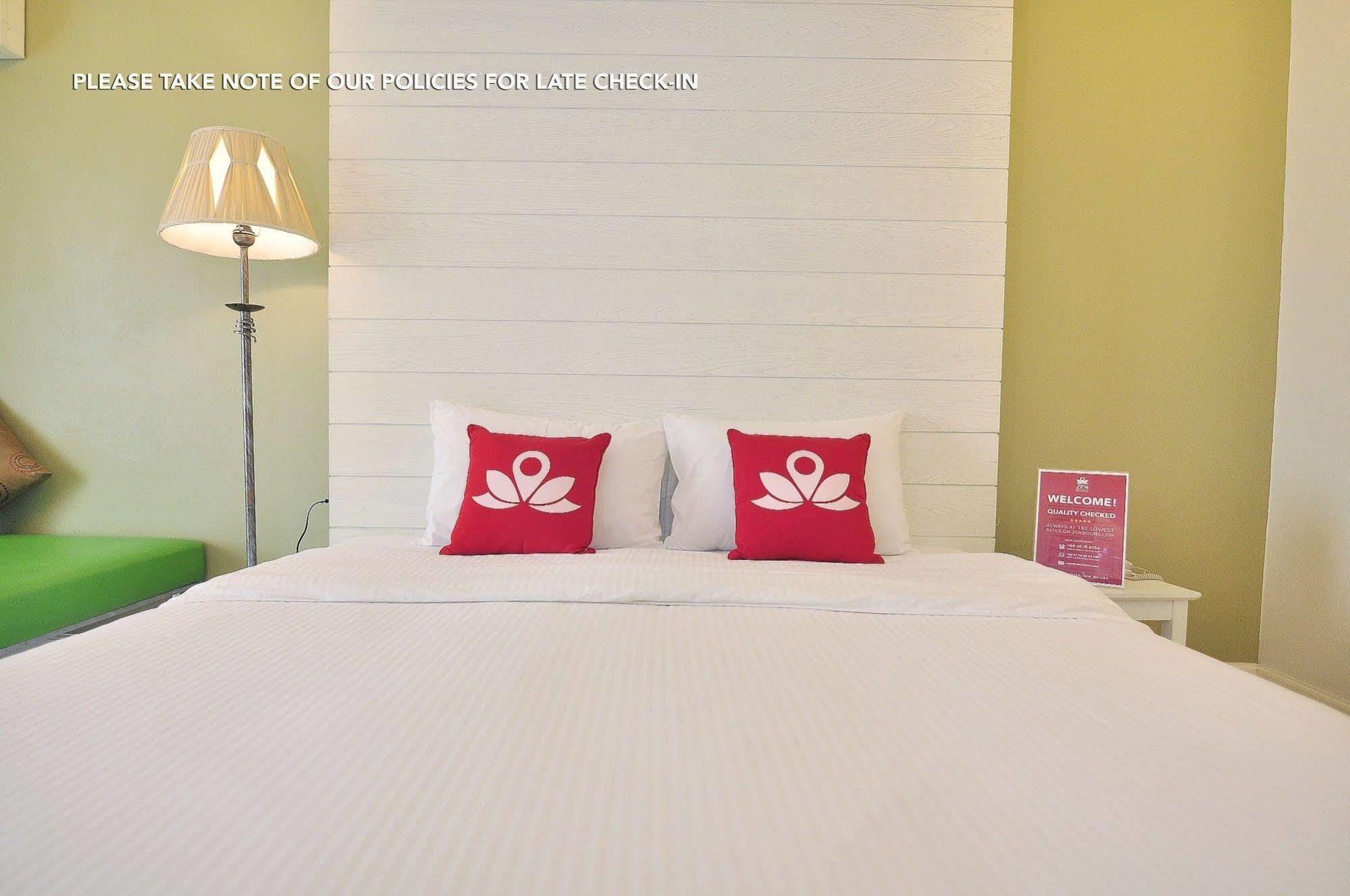 Zen Rooms Panurangsri Hotel