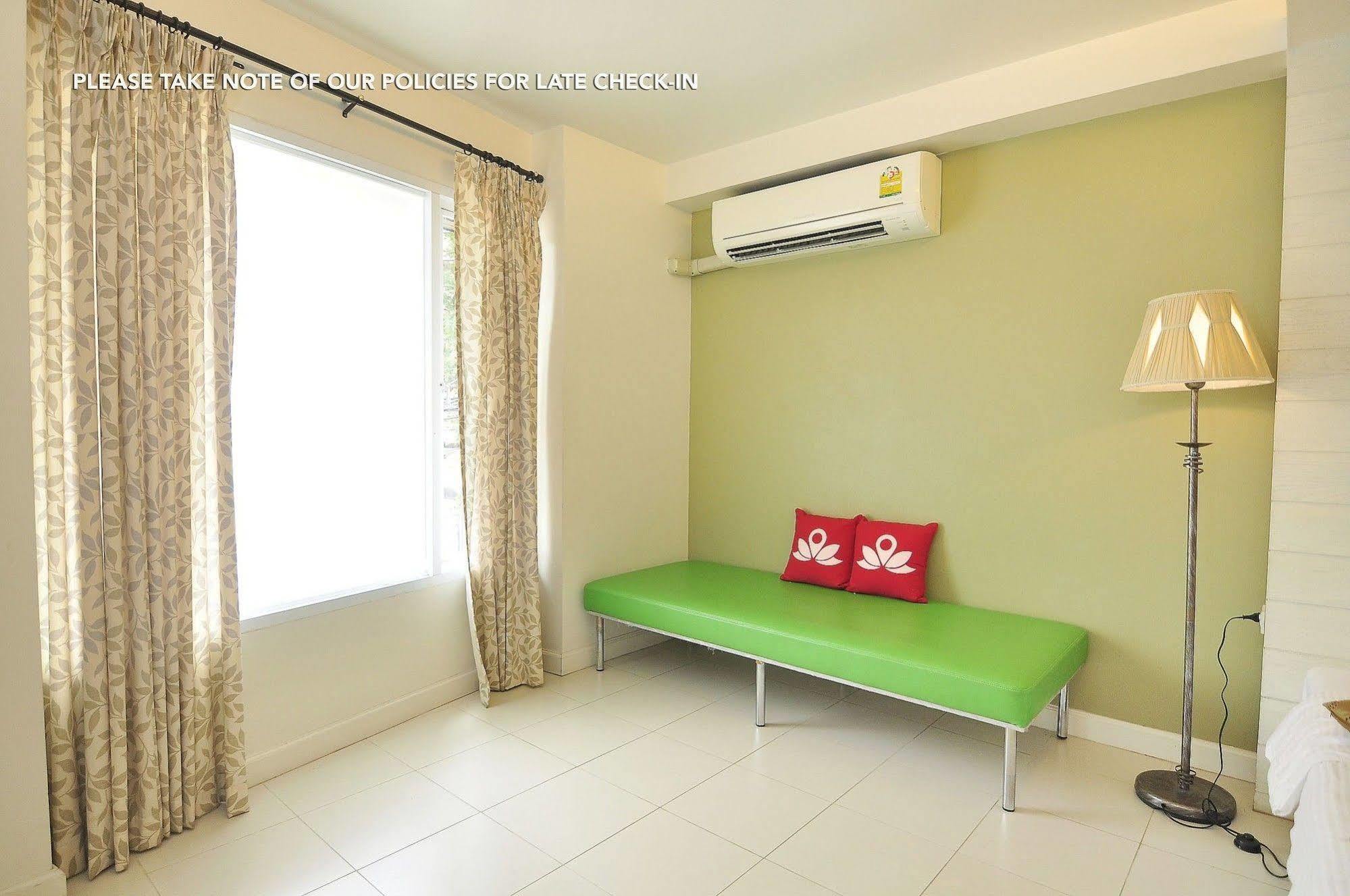 Zen Rooms Panurangsri Hotel Bangkok