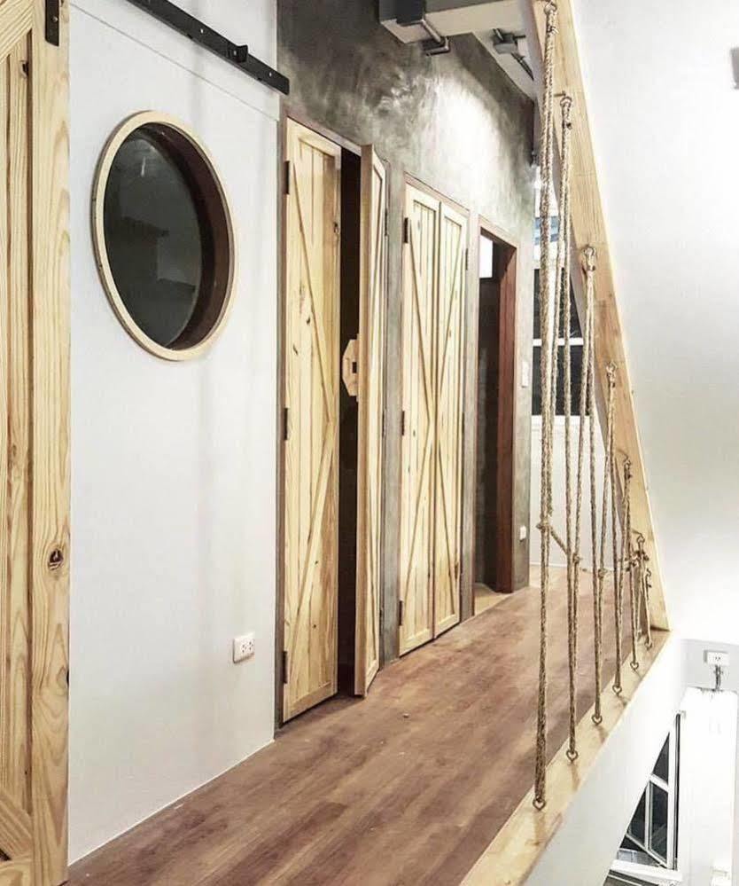 Barn & Bed Hostal