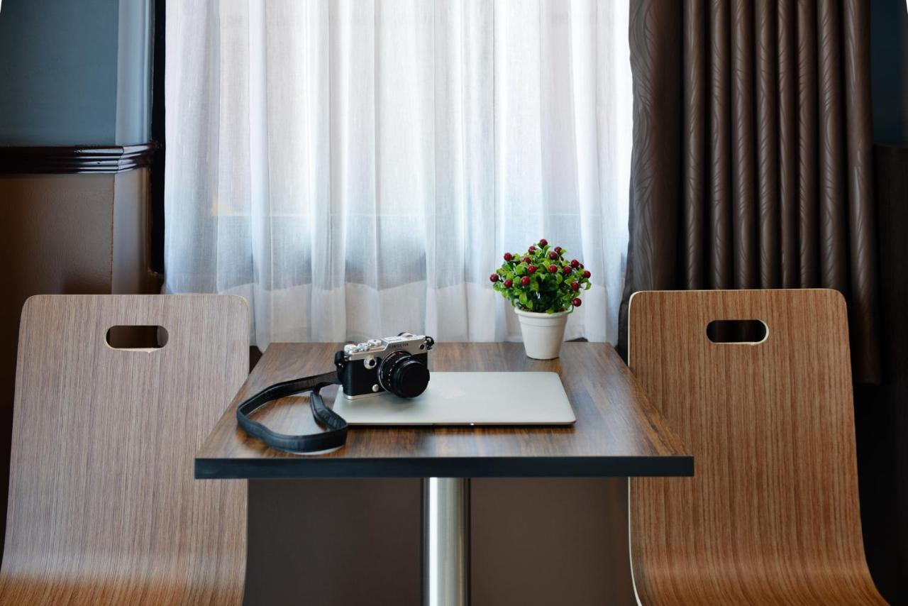 Hotel The Breton Hotel Media 4*