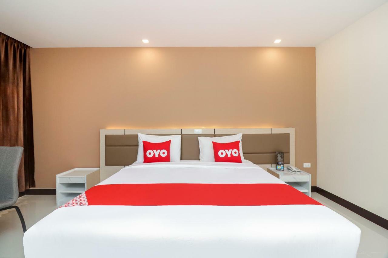 Oyo 234 Tara Grande & 3* Bangkok