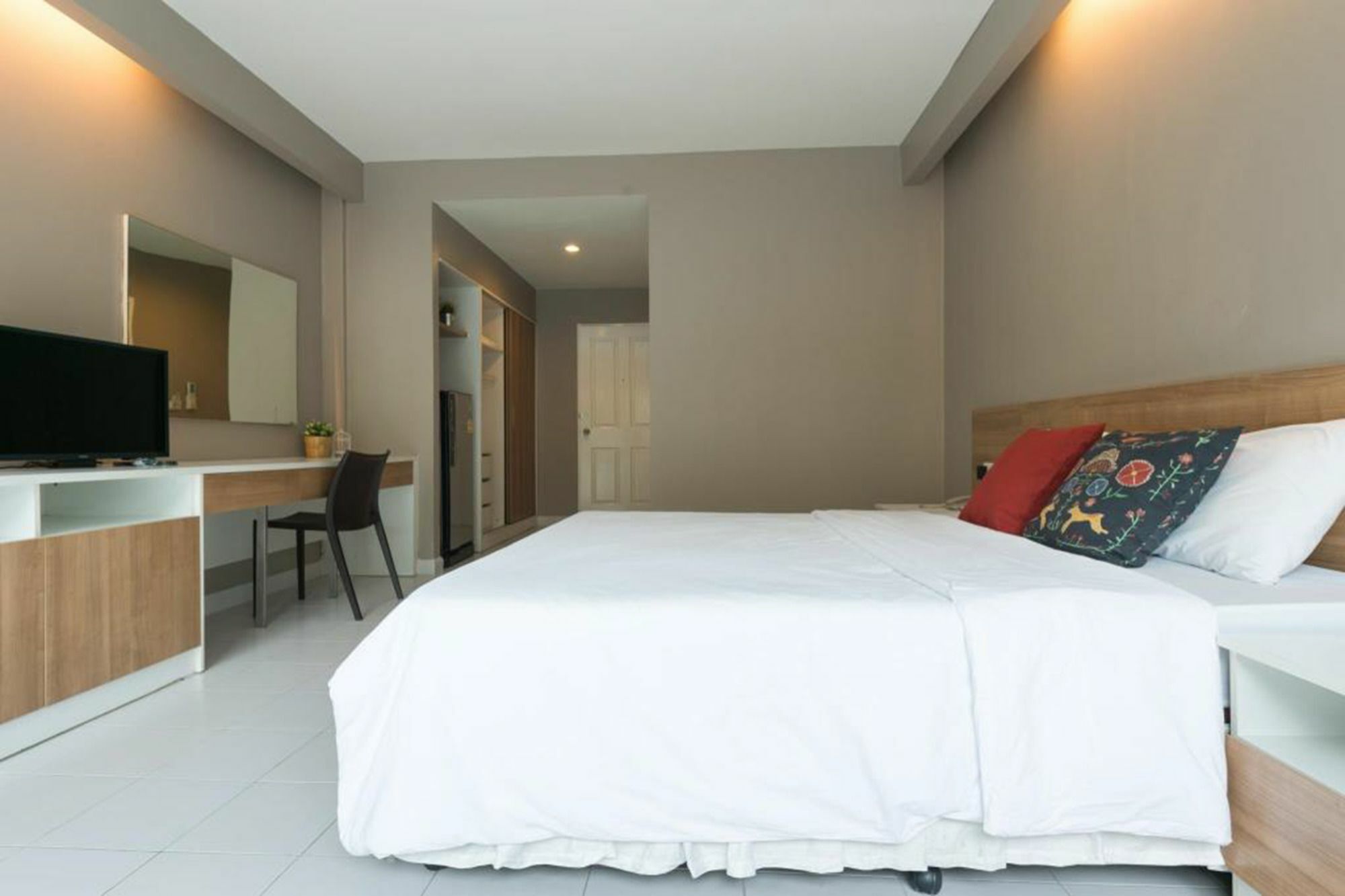J Park At Chinnakhet Apartemen