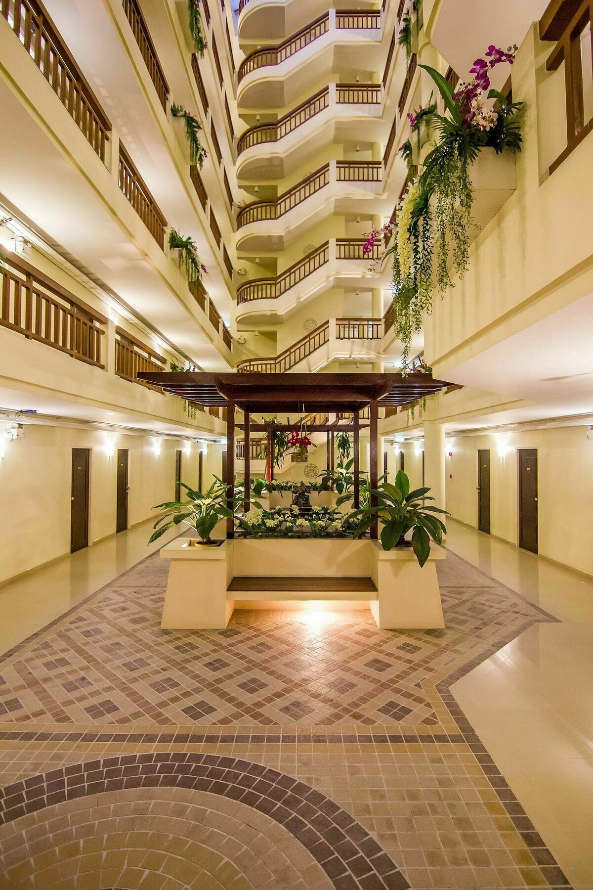 Zen Sukhumvit 81 Hotel 3*