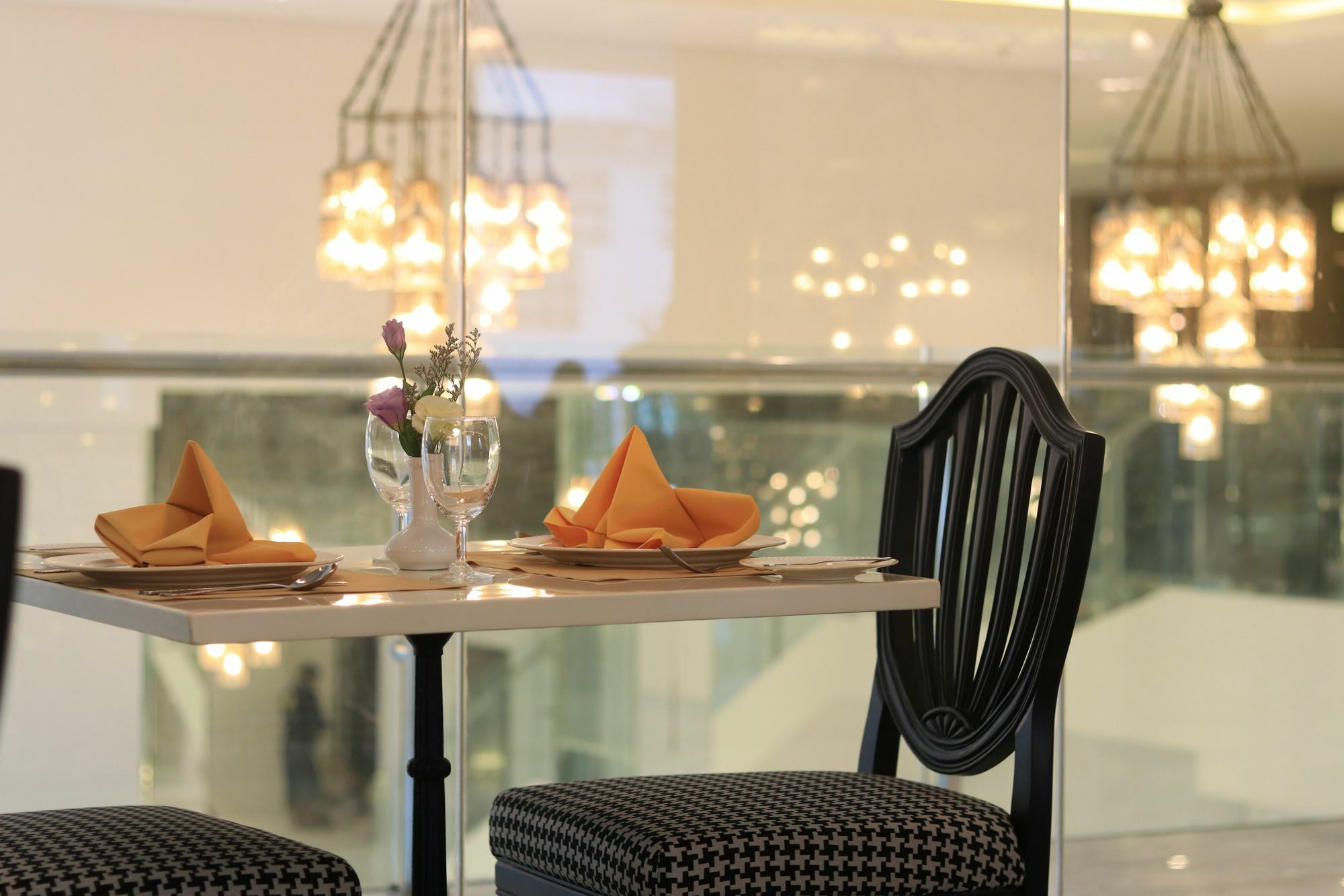 Khách sạn Midtown 4*