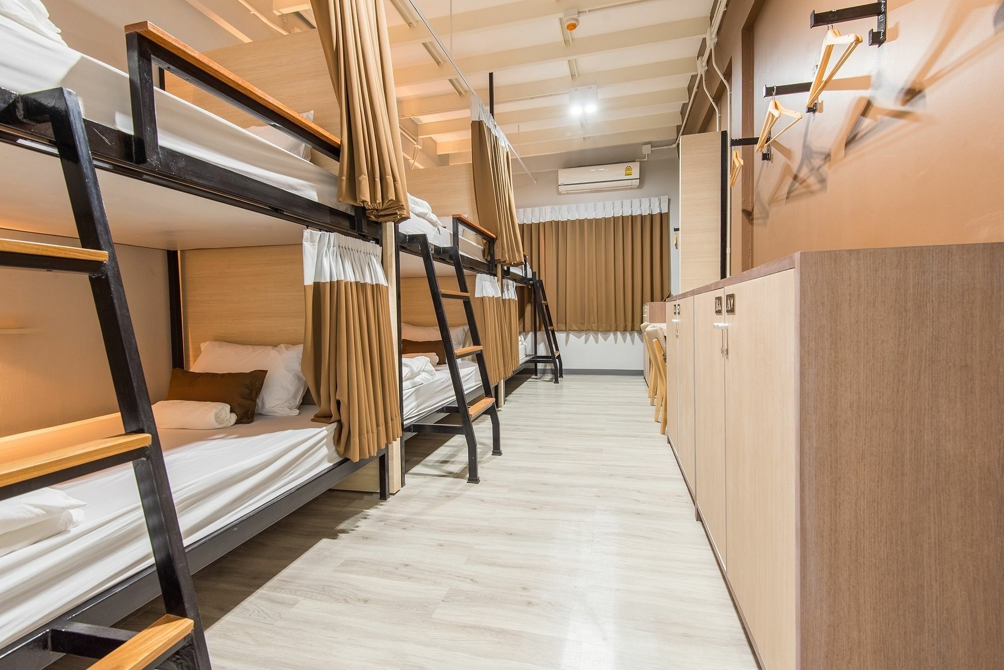 Siam Stadium Hostal *