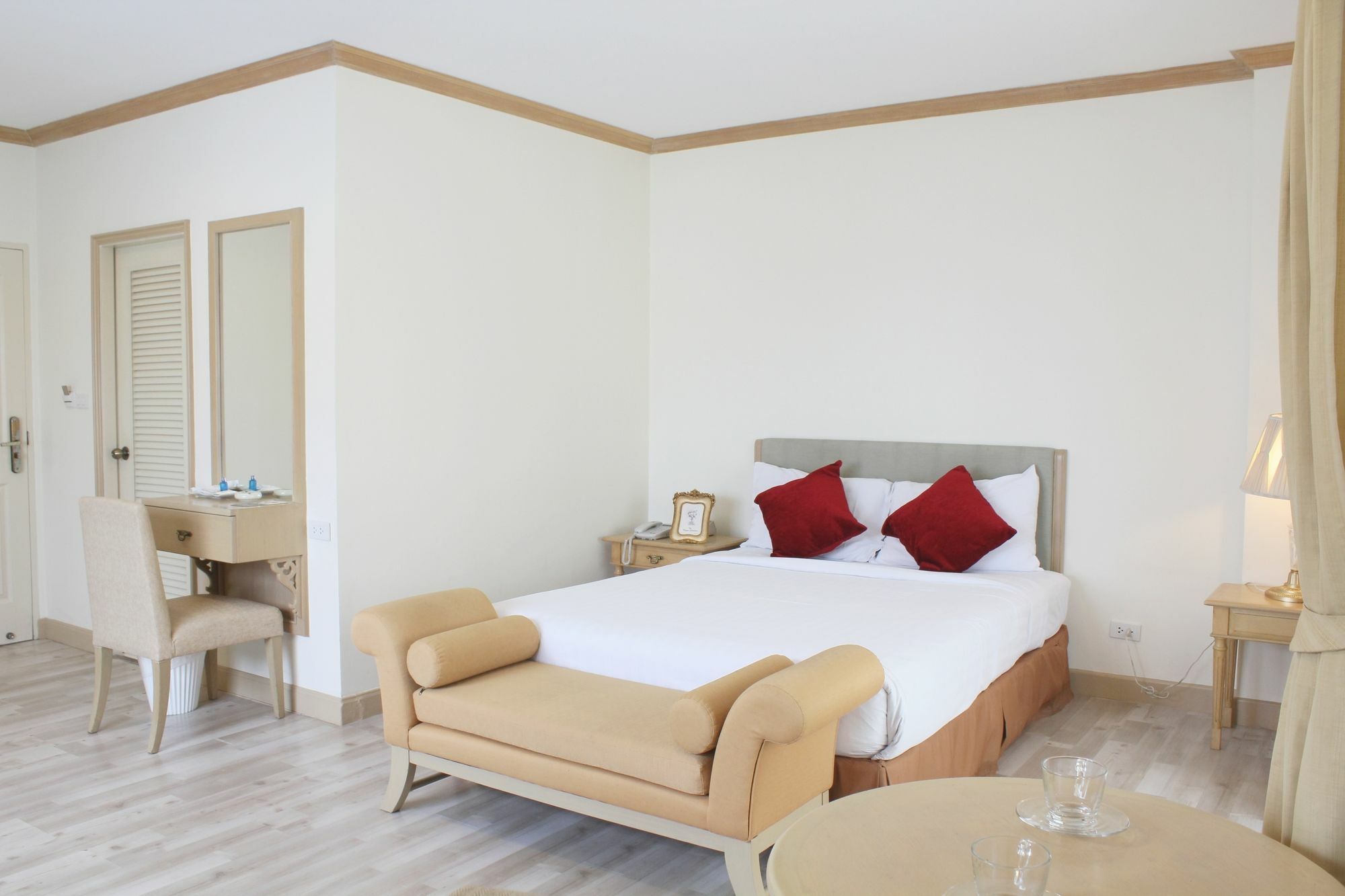 Romance Srinakarin Khách sạn 3*