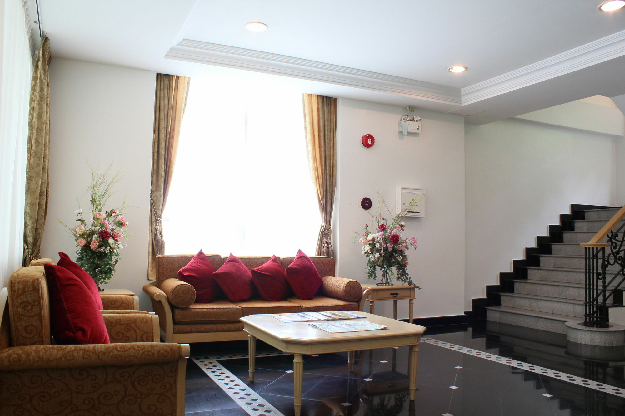 Khách sạn Romance Srinakarin 3*