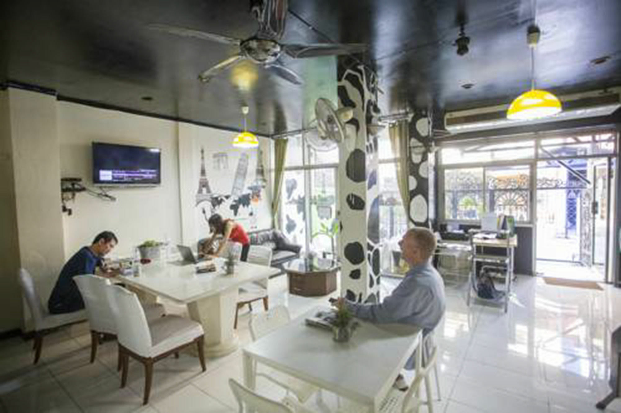 Nhà trọ Mad Cow