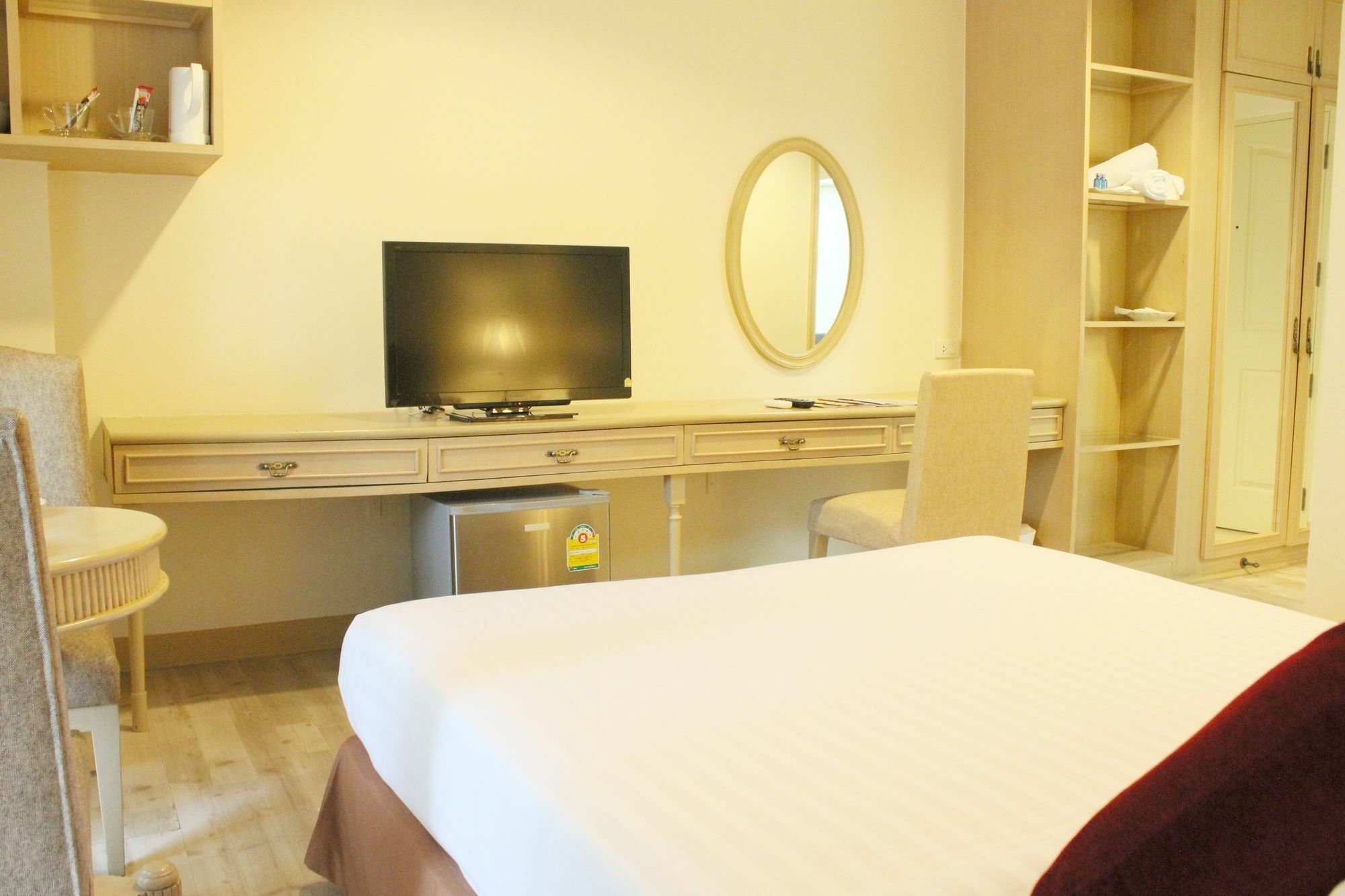 Khách sạn Romance Srinakarin 3*