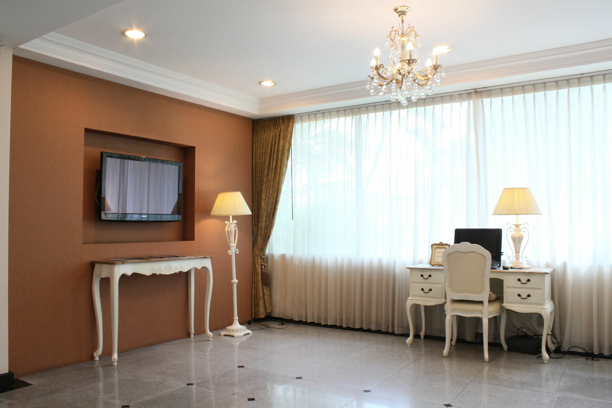 Khách sạn Romance Srinakarin