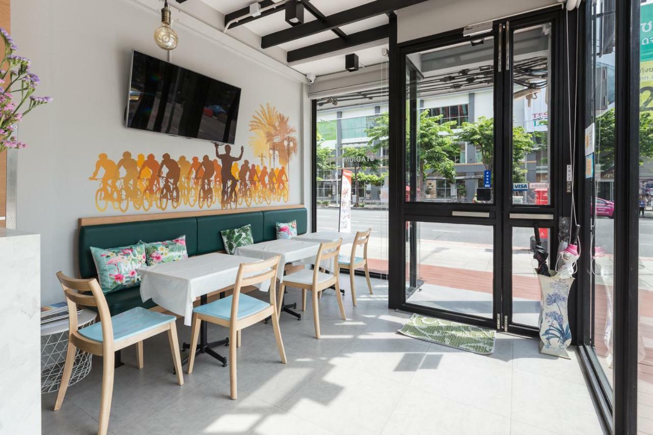 Siam Stadium Hostal *