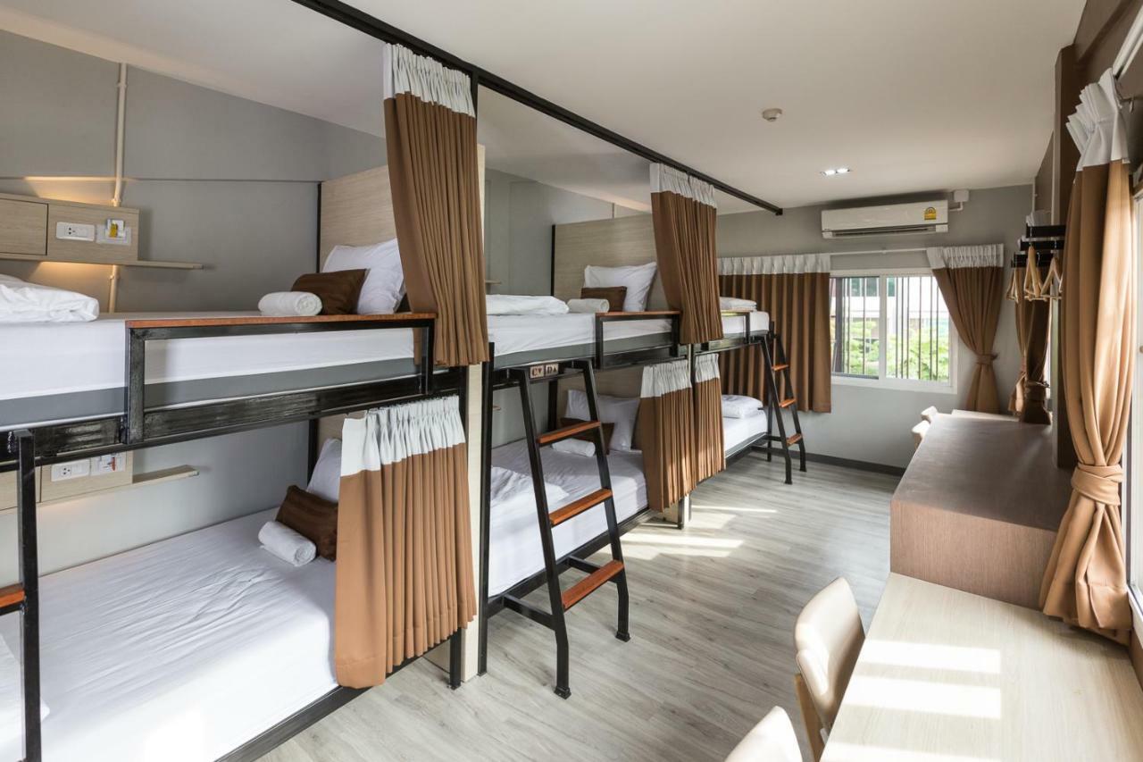 Siam Stadium Hostal