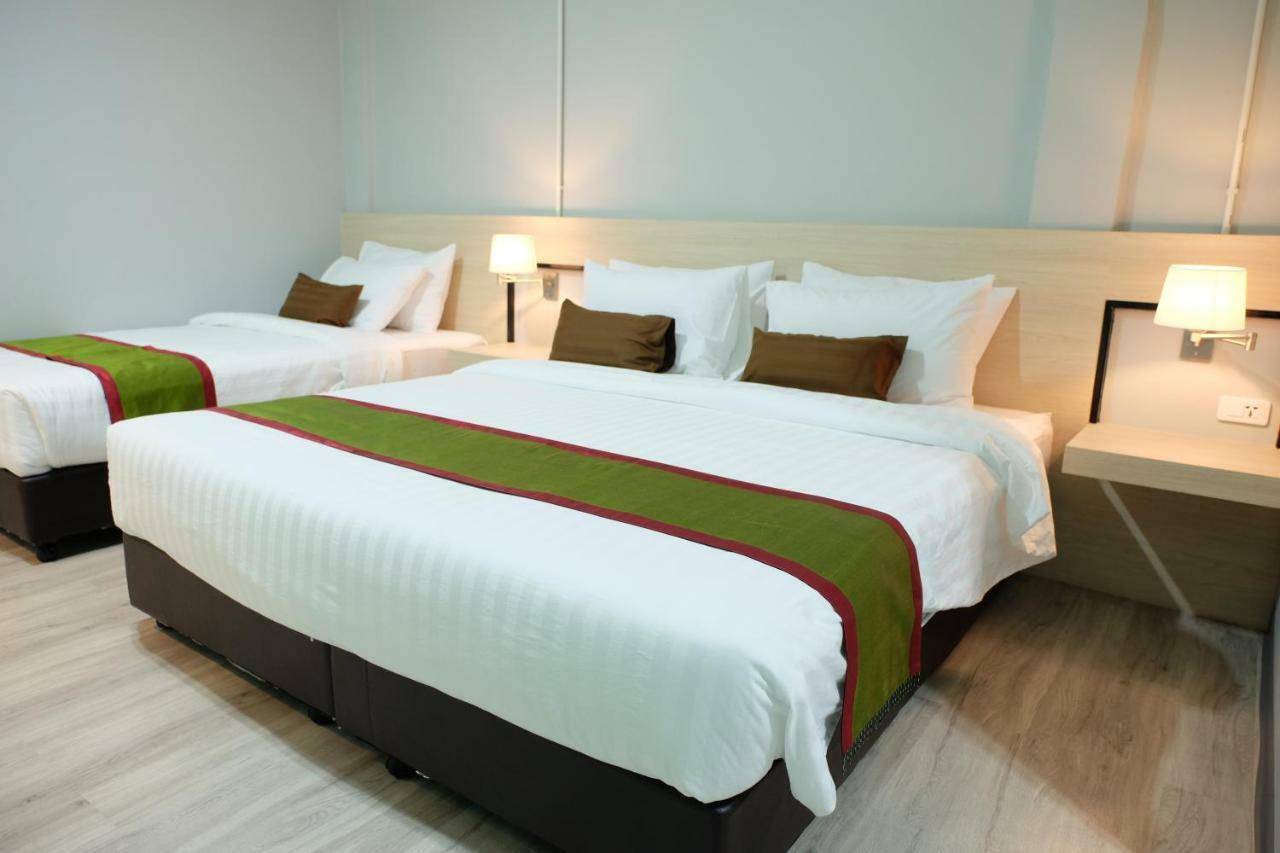 Hostal Siam Stadium *