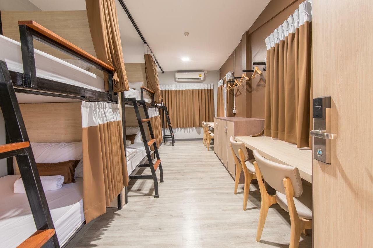 Siam Stadium Hostal
