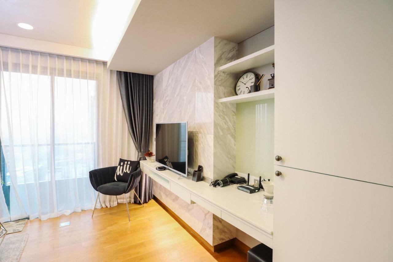 Apartment Hiii-homtel At Soi 24 Sukhumvit With Rooftop Boundless Pool-bts Phrom Phong&em District Bangkok