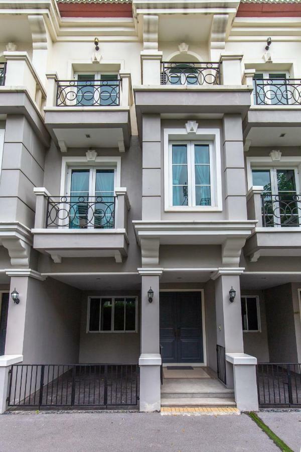 Breezy Haus By Max In Cbd *