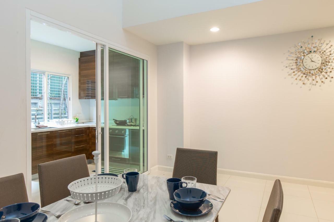 Breezy Haus By Max In Cbd