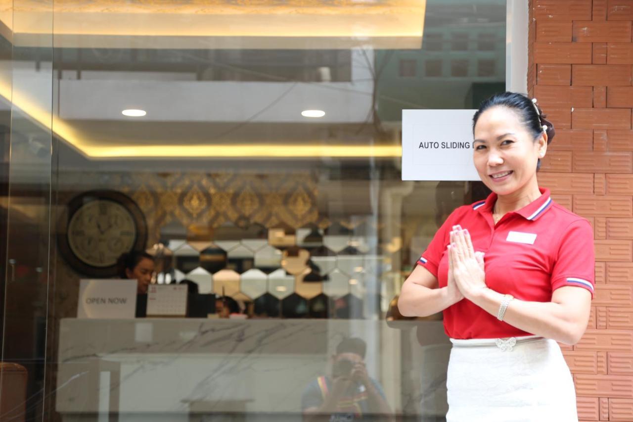 Khách sạn Rose Nana 2*