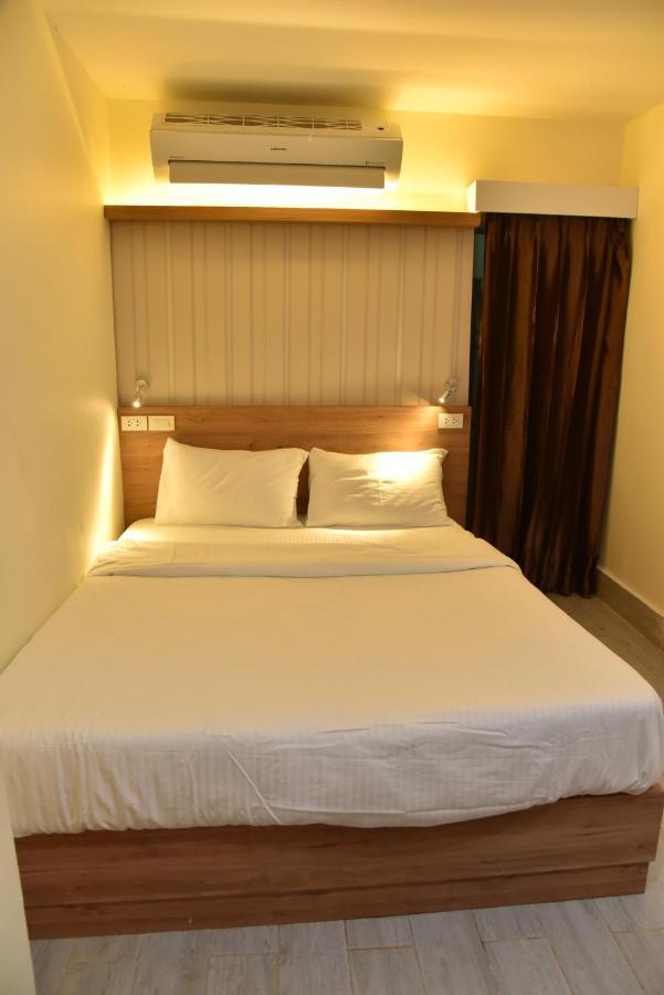 Khách sạn Rose Nana Bangkok