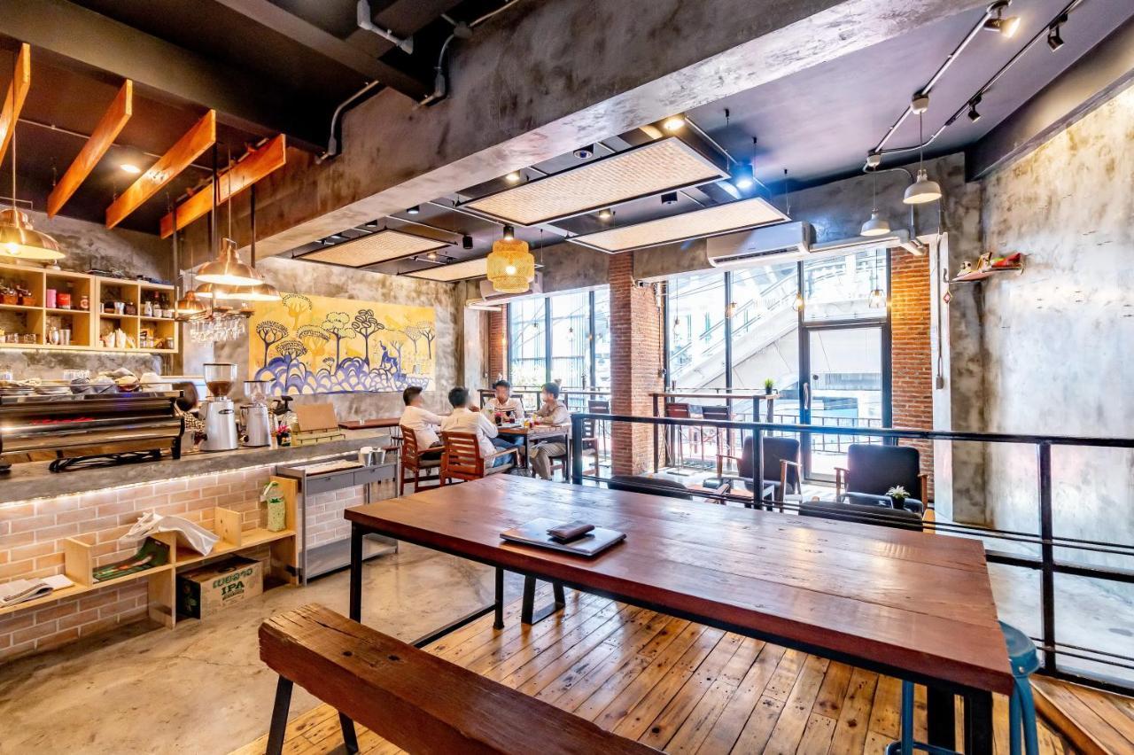 Thonglor Travellers And Cafe Hostal Bangkok