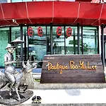 Boutique Poo-Yai Lee