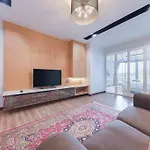 Central Bangkok, 5 Stars River View & Characteristic Decor