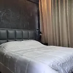 Auntythong House
