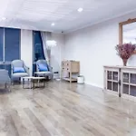 通罗 隐湖四卧豪华别墅 Hidden Lake Pool Villa 4 Bedroom Sukhumvit-Thonglor Bts 5 Mins