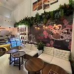 Twenty Two Place Hostel - Sukhumvit 22
