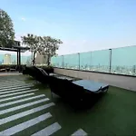 Opulence Riverview With Train Access