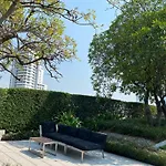 Ceil By Sansiri Bts Ekamai Shuttle To Bts Ekamai , Gateway Mall , Major Cineplex Mid City. Great Place To Explore Bangkok