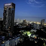 City Oasis: 5 Min To Metro, Pool & Gym, Essentials