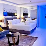 Sukhumvit13 Luxury Suite