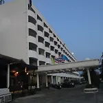 Airport Suites