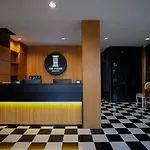 The O-Zone Airport Inn