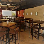 Henry\'S Hotel & Gastropub