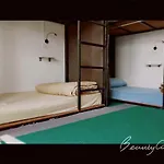 Tia Thai Hostel