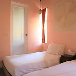 Arom D Hostel