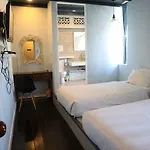 Arom D Hostel